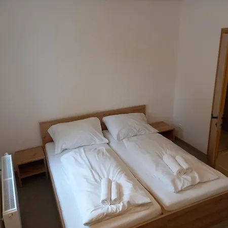 Nrv Twee-persoonskamer Met Gemeenschappelijke Keuken 홈스테이 *