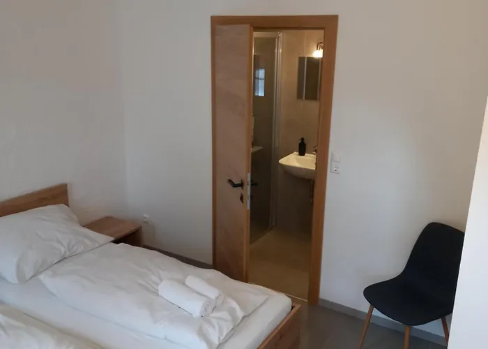 Nrv Twee-persoonskamer Met Gemeenschappelijke Keuken 民宿 *